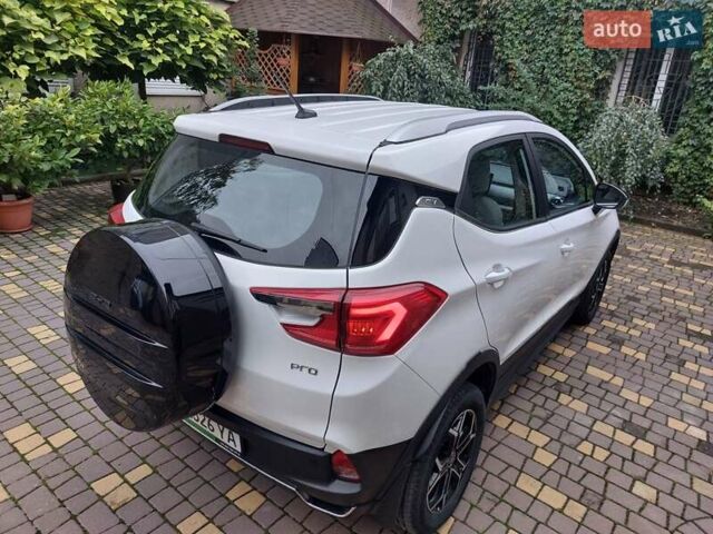 Белый БИД Yuan, объемом двигателя 0 л и пробегом 32 тыс. км за 16000 $, фото 4 на Automoto.ua
