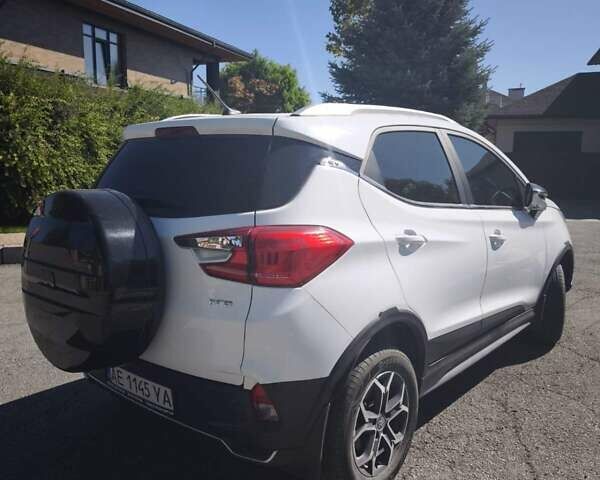 Белый БИД Yuan, объемом двигателя 0 л и пробегом 40 тыс. км за 17000 $, фото 8 на Automoto.ua