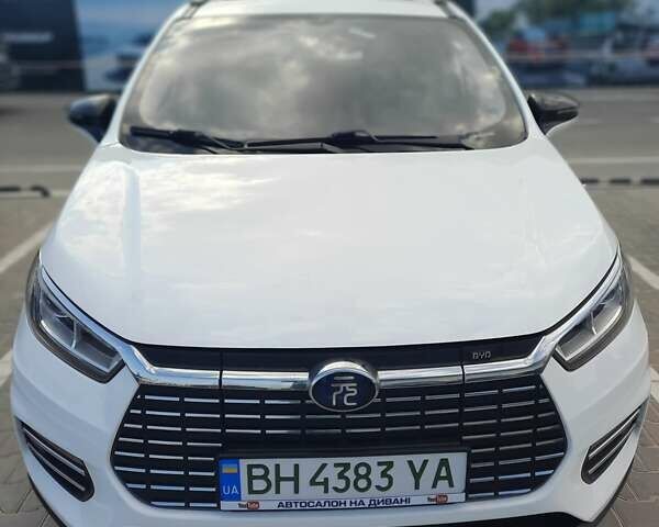 Белый БИД Yuan EV360, объемом двигателя 0 л и пробегом 47 тыс. км за 14400 $, фото 1 на Automoto.ua