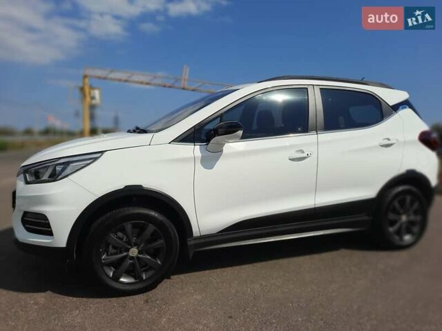 Белый БИД Yuan EV360, объемом двигателя 0 л и пробегом 47 тыс. км за 14400 $, фото 4 на Automoto.ua