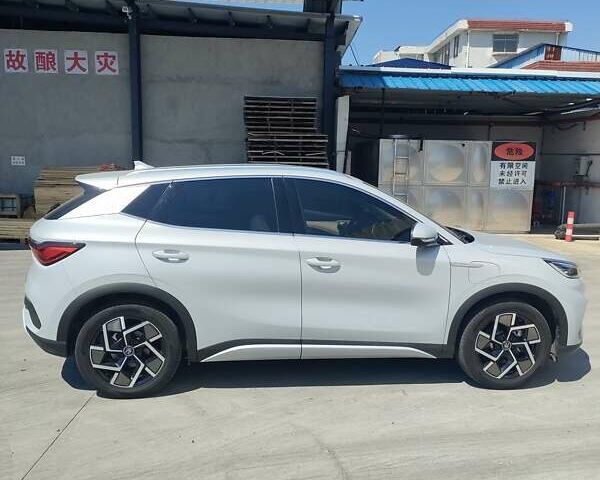 Белый БИД Yuan Plus, объемом двигателя 0 л и пробегом 6 тыс. км за 20300 $, фото 2 на Automoto.ua