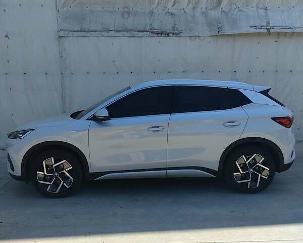 Белый БИД Yuan Plus, объемом двигателя 0 л и пробегом 6 тыс. км за 20300 $, фото 5 на Automoto.ua