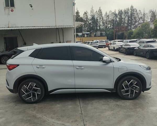 Белый БИД Yuan Plus, объемом двигателя 0 л и пробегом 21 тыс. км за 19900 $, фото 3 на Automoto.ua