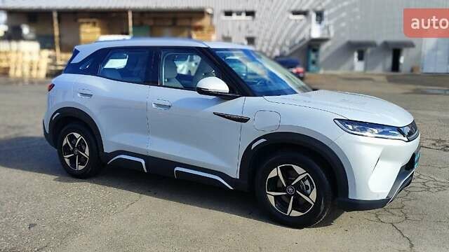 Белый БИД Yuan Up, объемом двигателя 0 л и пробегом 5 тыс. км за 20000 $, фото 3 на Automoto.ua