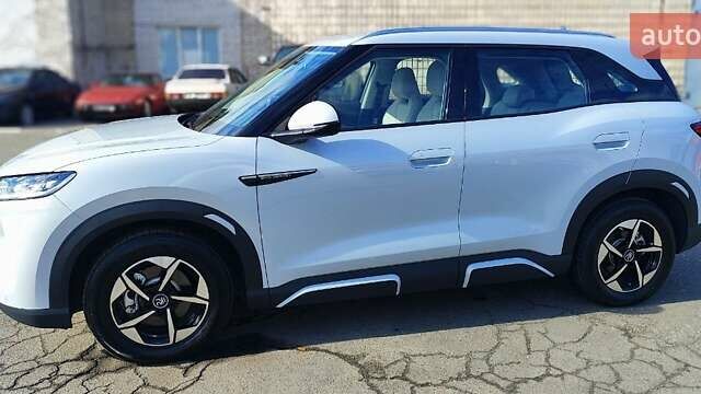 Белый БИД Yuan Up, объемом двигателя 0 л и пробегом 5 тыс. км за 20000 $, фото 2 на Automoto.ua