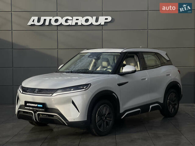 Белый БИД Yuan Up, объемом двигателя 0 л и пробегом 1 тыс. км за 20800 $, фото 2 на Automoto.ua