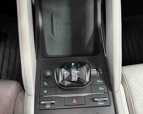 Сірий БІД Yuan Up, об'ємом двигуна 0 л та пробігом 14 тис. км за 20100 $, фото 15 на Automoto.ua