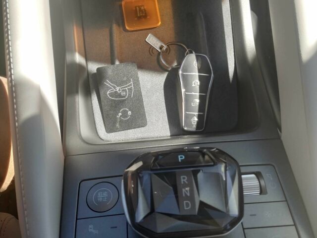 Серый БИД Yuan Up, объемом двигателя 0 л и пробегом 10 тыс. км за 19200 $, фото 6 на Automoto.ua