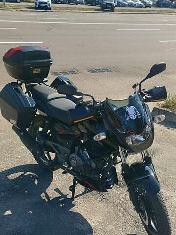 Баджадж Пульсар 2020 у Києві на Automoto.ua Чорний Баджадж Пульсар, об'ємом двигуна 0.18 л та пробігом 17 тис. км за 1340 $, фото 2 на Automoto.ua