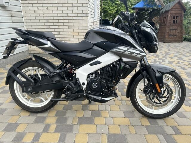 Баджадж Пульсар, объемом двигателя 0.2 л и пробегом 0 тыс. км за 2500 $, фото 4 на Automoto.ua