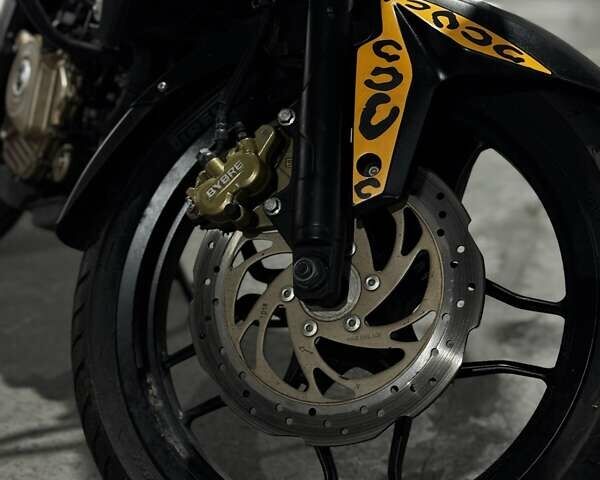 Желтый Баджадж Пульсар, объемом двигателя 0.2 л и пробегом 33 тыс. км за 1500 $, фото 4 на Automoto.ua