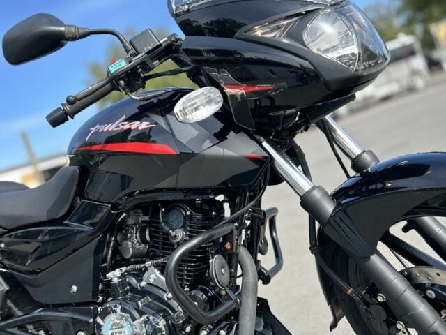 Баджадж Pulsar 180, объемом двигателя 0.18 л и пробегом 0 тыс. км за 1989 $, фото 3 на Automoto.ua
