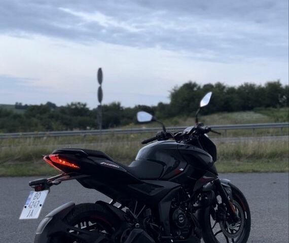 Баджадж Pulsar N250, объемом двигателя 0.25 л и пробегом 0 тыс. км за 3050 $, фото 2 на Automoto.ua