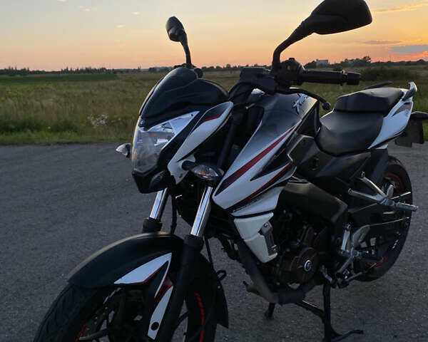 Белый Баджадж Pulsar NS200, объемом двигателя 0.2 л и пробегом 22 тыс. км за 1700 $, фото 3 на Automoto.ua