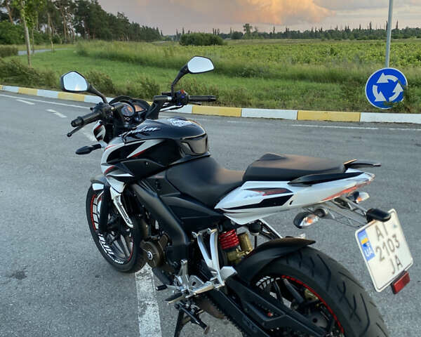 Белый Баджадж Pulsar NS200, объемом двигателя 0.2 л и пробегом 22 тыс. км за 1700 $, фото 4 на Automoto.ua