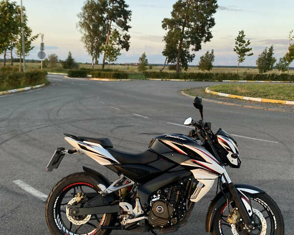Белый Баджадж Pulsar NS200, объемом двигателя 0.2 л и пробегом 22 тыс. км за 1700 $, фото 2 на Automoto.ua
