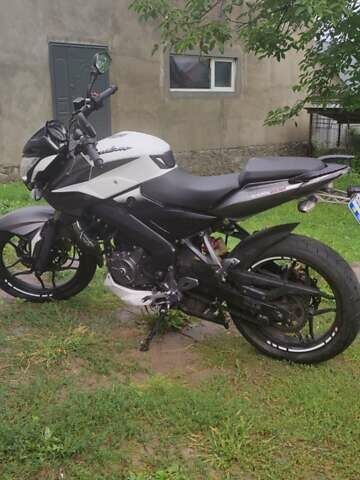 Белый Баджадж Pulsar NS200, объемом двигателя 0.2 л и пробегом 28 тыс. км за 1850 $, фото 2 на Automoto.ua