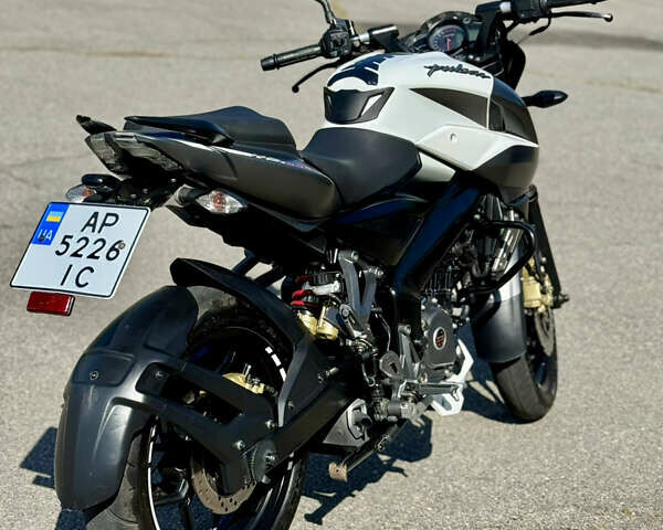 Белый Баджадж Pulsar NS200, объемом двигателя 0.2 л и пробегом 11 тыс. км за 2200 $, фото 1 на Automoto.ua