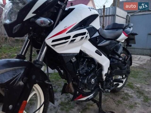 Белый Баджадж Pulsar NS200, объемом двигателя 0.2 л и пробегом 4 тыс. км за 1700 $, фото 5 на Automoto.ua
