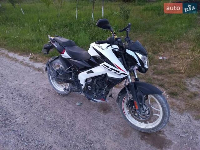 Белый Баджадж Pulsar NS200, объемом двигателя 0.2 л и пробегом 4 тыс. км за 1700 $, фото 2 на Automoto.ua