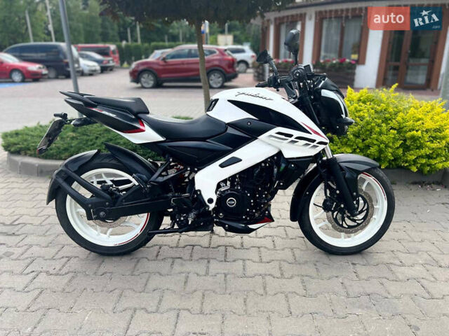 Білий Баджадж Pulsar NS200, об'ємом двигуна 0.2 л та пробігом 12 тис. км за 2250 $, фото 1 на Automoto.ua