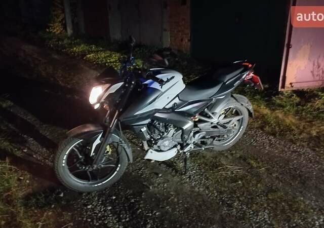 Белый Баджадж Pulsar NS200, объемом двигателя 0.2 л и пробегом 5 тыс. км за 2000 $, фото 1 на Automoto.ua