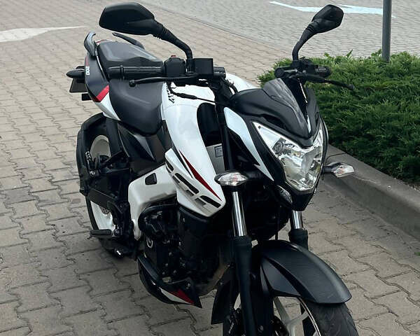 Білий Баджадж Pulsar NS200, об'ємом двигуна 0.2 л та пробігом 12 тис. км за 2250 $, фото 8 на Automoto.ua