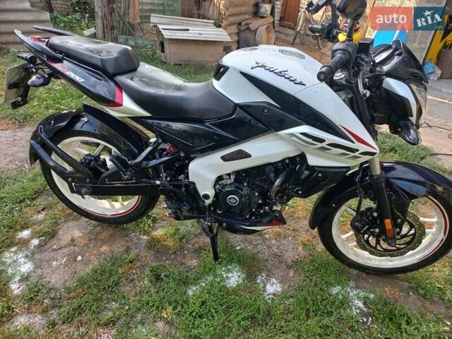Белый Баджадж Pulsar NS200, объемом двигателя 0.2 л и пробегом 4 тыс. км за 1700 $, фото 1 на Automoto.ua