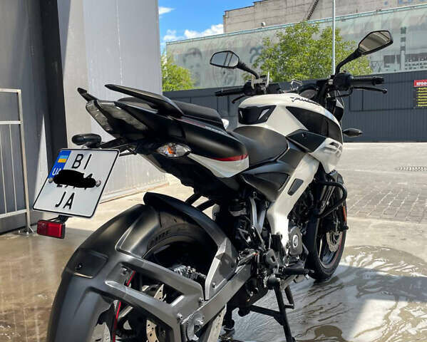 Белый Баджадж Pulsar NS200, объемом двигателя 0.2 л и пробегом 6 тыс. км за 2500 $, фото 4 на Automoto.ua