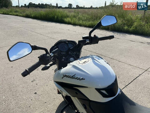 Білий Баджадж Pulsar NS200, об'ємом двигуна 0.2 л та пробігом 12 тис. км за 2500 $, фото 10 на Automoto.ua