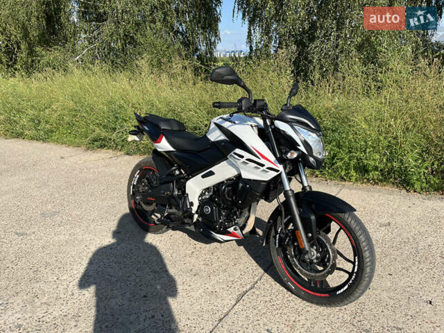Білий Баджадж Pulsar NS200, об'ємом двигуна 0.2 л та пробігом 12 тис. км за 2500 $, фото 4 на Automoto.ua