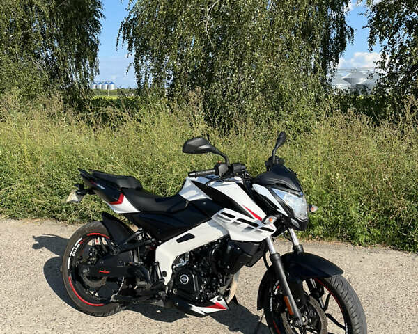Білий Баджадж Pulsar NS200, об'ємом двигуна 0.2 л та пробігом 12 тис. км за 2500 $, фото 1 на Automoto.ua
