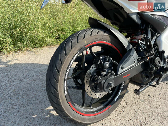 Білий Баджадж Pulsar NS200, об'ємом двигуна 0.2 л та пробігом 12 тис. км за 2500 $, фото 15 на Automoto.ua