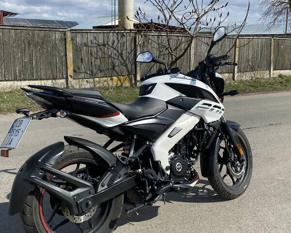 Белый Баджадж Pulsar NS200, объемом двигателя 0.2 л и пробегом 6 тыс. км за 2600 $, фото 1 на Automoto.ua