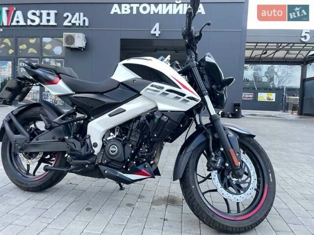 Белый Баджадж Pulsar NS200, объемом двигателя 0.2 л и пробегом 6 тыс. км за 2500 $, фото 3 на Automoto.ua