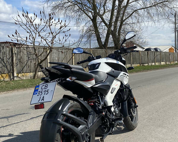 Белый Баджадж Pulsar NS200, объемом двигателя 0.2 л и пробегом 6 тыс. км за 2600 $, фото 2 на Automoto.ua