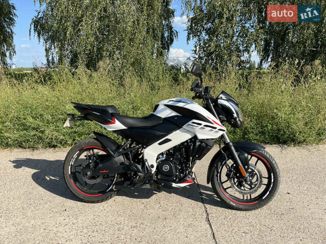 Білий Баджадж Pulsar NS200, об'ємом двигуна 0.2 л та пробігом 12 тис. км за 2500 $, фото 2 на Automoto.ua