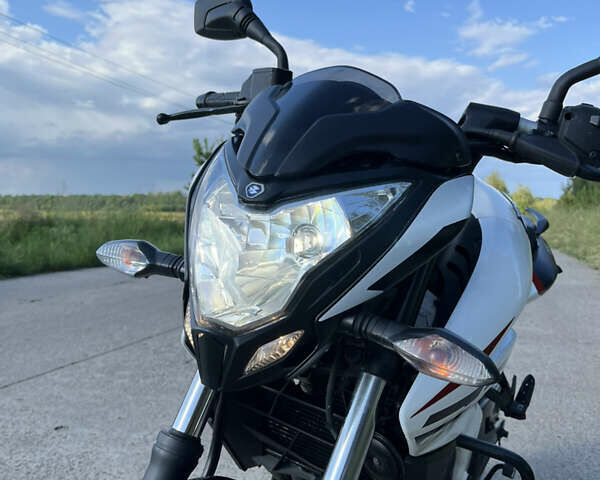 Білий Баджадж Pulsar NS200, об'ємом двигуна 0.2 л та пробігом 12 тис. км за 2500 $, фото 21 на Automoto.ua