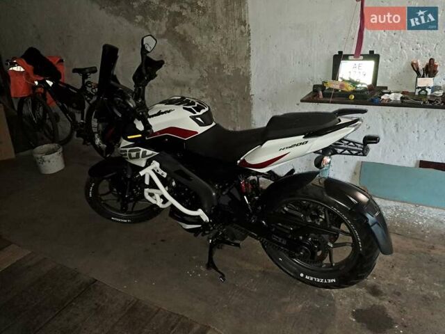 Белый Баджадж Pulsar NS200, объемом двигателя 0.2 л и пробегом 4 тыс. км за 2525 $, фото 2 на Automoto.ua