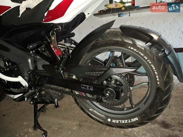 Белый Баджадж Pulsar NS200, объемом двигателя 0.2 л и пробегом 4 тыс. км за 2525 $, фото 3 на Automoto.ua