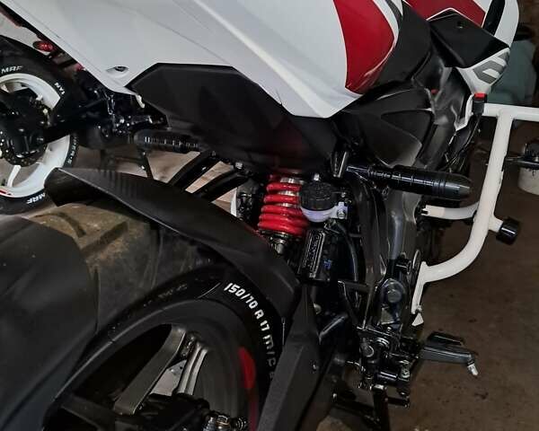 Белый Баджадж Pulsar NS200, объемом двигателя 0.2 л и пробегом 4 тыс. км за 2525 $, фото 5 на Automoto.ua