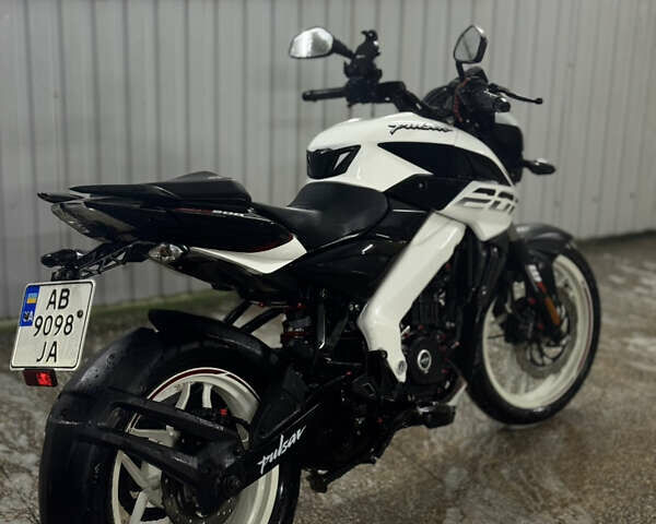 Белый Баджадж Pulsar NS200, объемом двигателя 0.2 л и пробегом 26 тыс. км за 1900 $, фото 1 на Automoto.ua