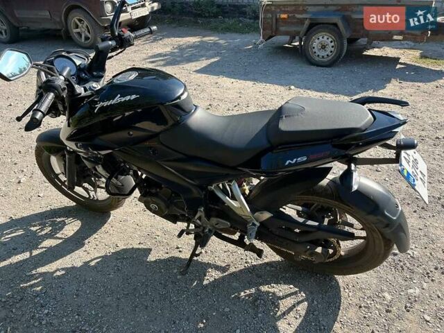 Черный Баджадж Pulsar NS200, объемом двигателя 0.2 л и пробегом 32 тыс. км за 1500 $, фото 2 на Automoto.ua