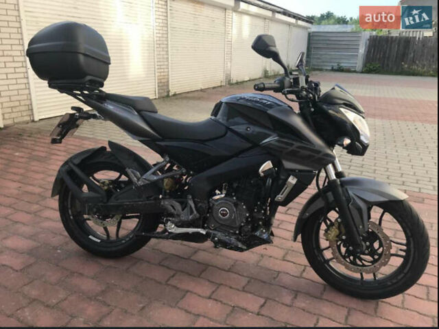 Черный Баджадж Pulsar NS200, объемом двигателя 0.2 л и пробегом 17 тыс. км за 2000 $, фото 4 на Automoto.ua