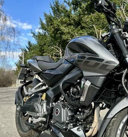 Черный Баджадж Pulsar NS200, объемом двигателя 0.2 л и пробегом 17 тыс. км за 2000 $, фото 2 на Automoto.ua