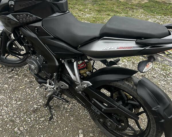 Черный Баджадж Pulsar NS200, объемом двигателя 0.2 л и пробегом 21 тыс. км за 2300 $, фото 13 на Automoto.ua
