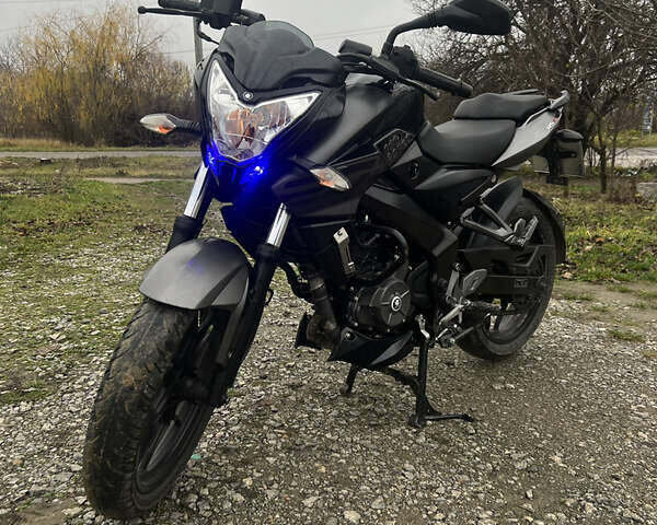 Черный Баджадж Pulsar NS200, объемом двигателя 0.2 л и пробегом 21 тыс. км за 2300 $, фото 2 на Automoto.ua
