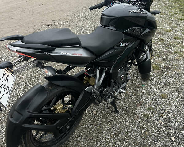Черный Баджадж Pulsar NS200, объемом двигателя 0.2 л и пробегом 21 тыс. км за 2300 $, фото 11 на Automoto.ua