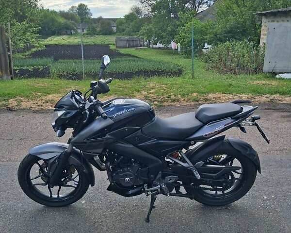 Черный Баджадж Pulsar NS200, объемом двигателя 0.2 л и пробегом 22 тыс. км за 1950 $, фото 2 на Automoto.ua