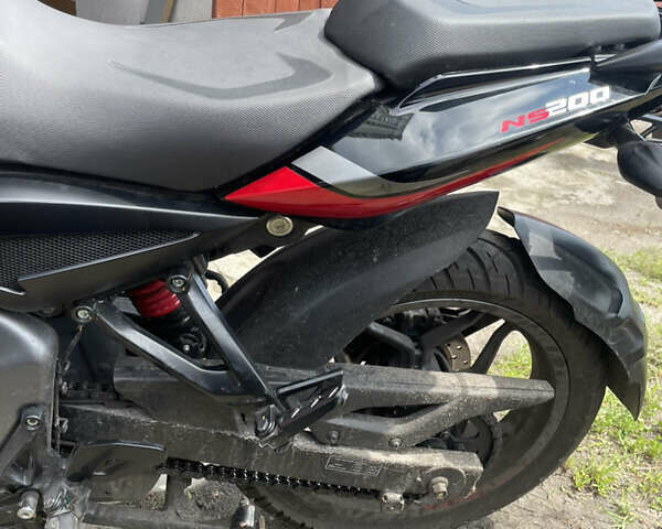 Чорний Баджадж Pulsar NS200, об'ємом двигуна 0.2 л та пробігом 5 тис. км за 2500 $, фото 9 на Automoto.ua